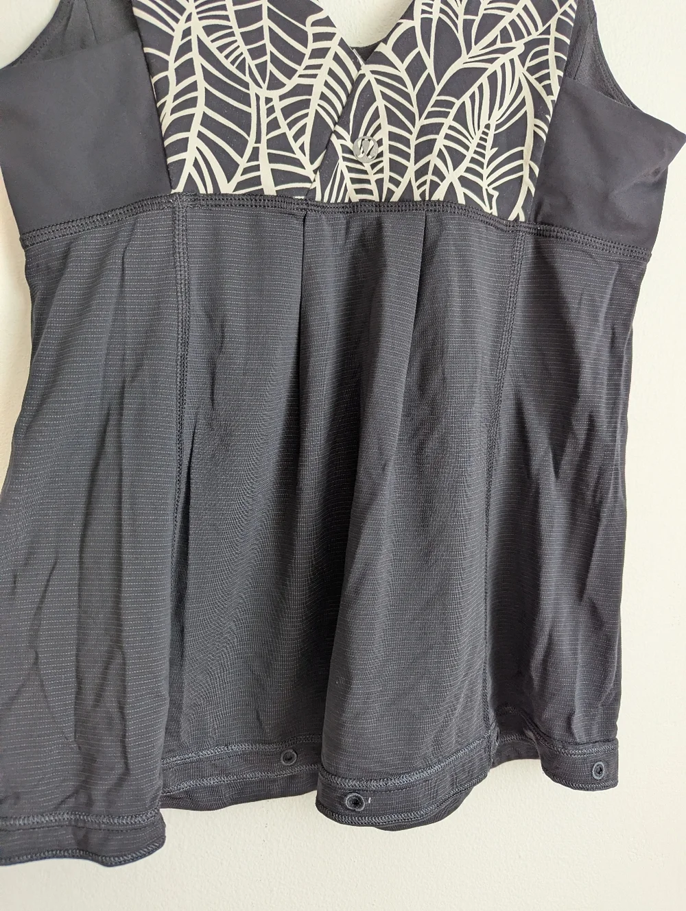 Lululemon Black & White Leaf Patterned Athletic Tank Top Size 6